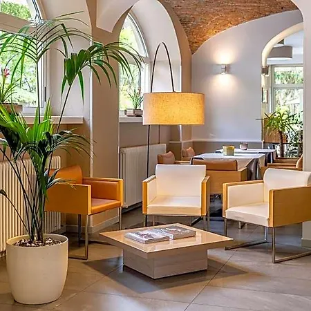 Quarcino Hotel